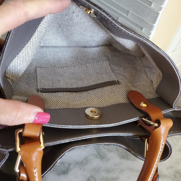 NWOT Dooney and Bourke City Barlow Crossbody Taupe Perfect Condition - Picture 12 of 16
